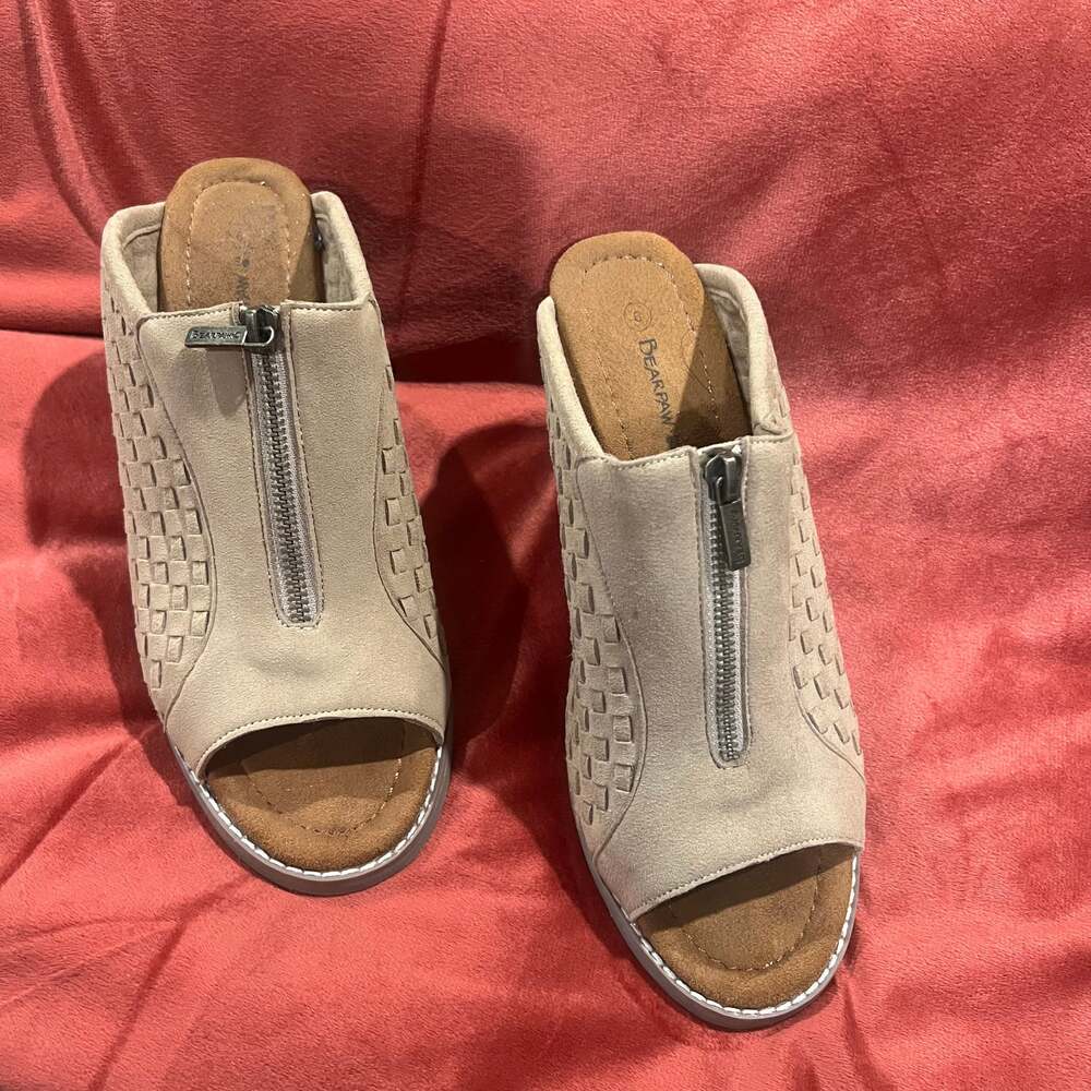 Bearpaw Nina Sand Tan Microsuede Zipper Wedge Mule Sandals Size 9